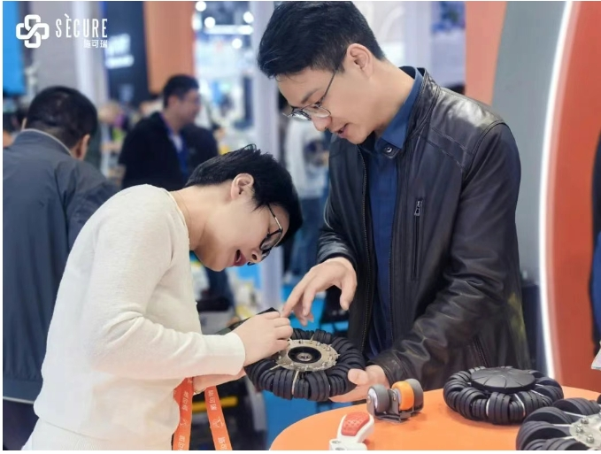 evolvable-tree-robotics-joins-secure,-debuting-with-ne-zha-at-cmef-in-shanghai6.png